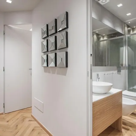 Апартаменты Ferrini - Riso 80 *